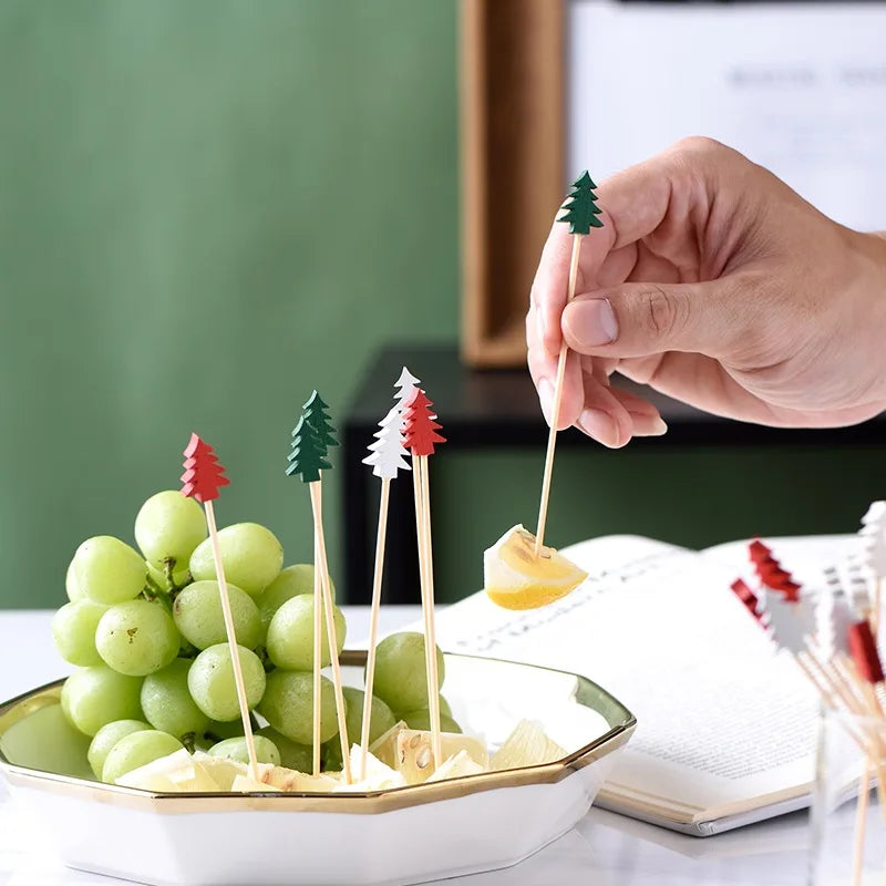 50/100pcs Christmas Fruit Sticks Disposable Bamboo Sticks Snowflake Christmas Tree Elk Santa Claus Snowman Sticks Xmas Ornaments