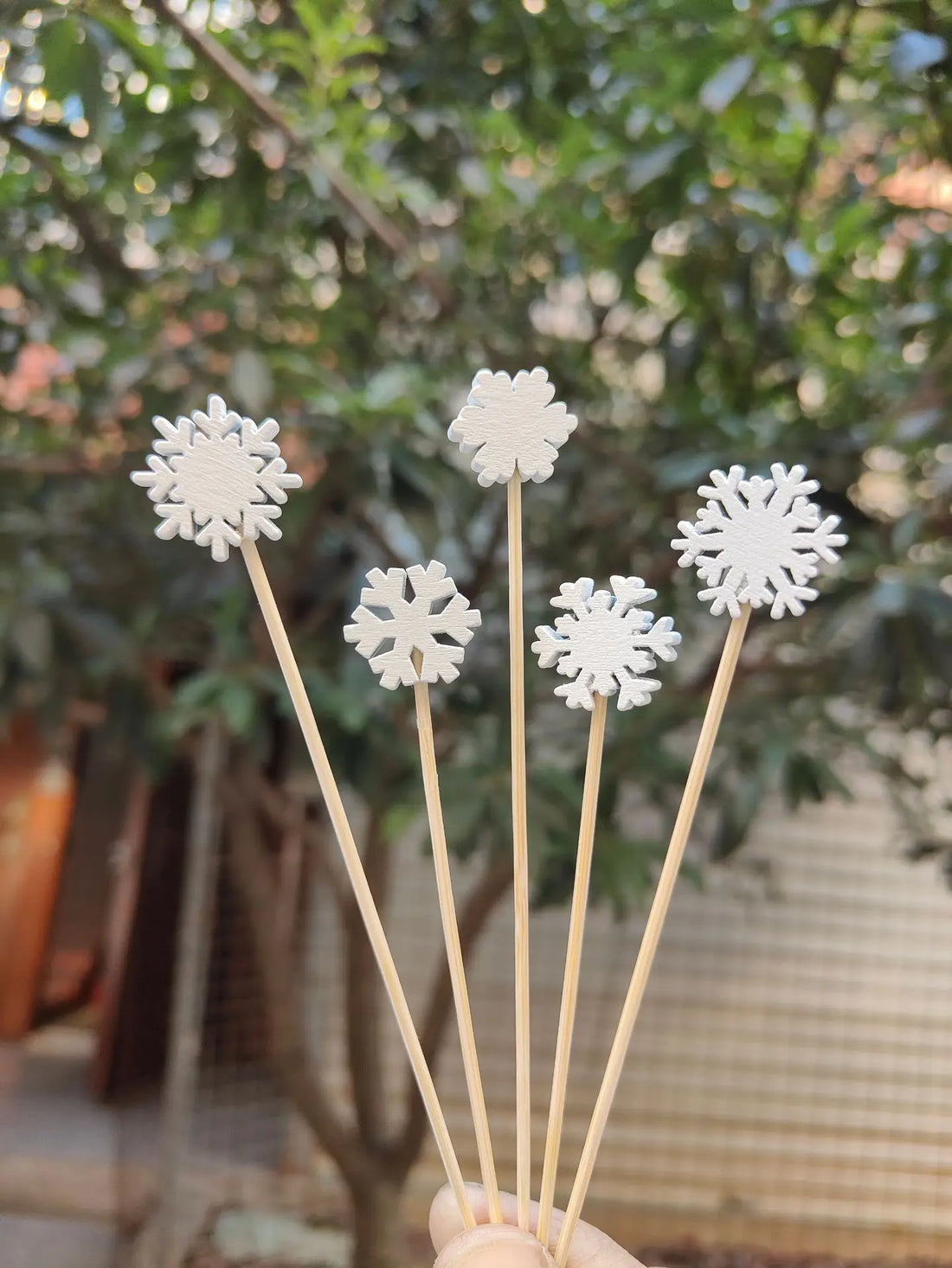 50/100pcs Christmas Fruit Sticks Disposable Bamboo Sticks Snowflake Christmas Tree Elk Santa Claus Snowman Sticks Xmas Ornaments