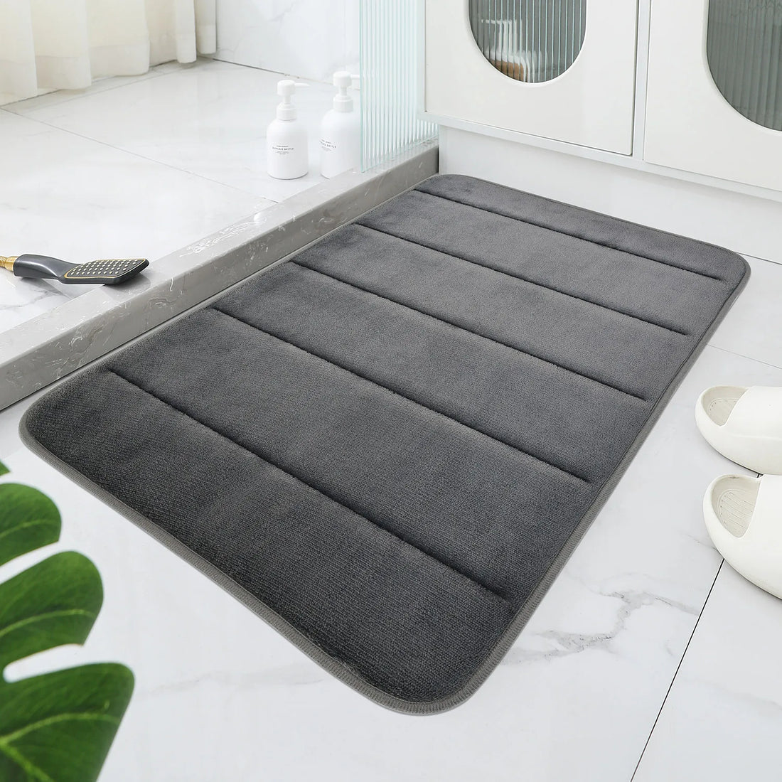 1 piece bath mat Geometric pattern coral velvet bathroom mat, non-slip sole, hand washed, embossed stripe design, soft and comfo