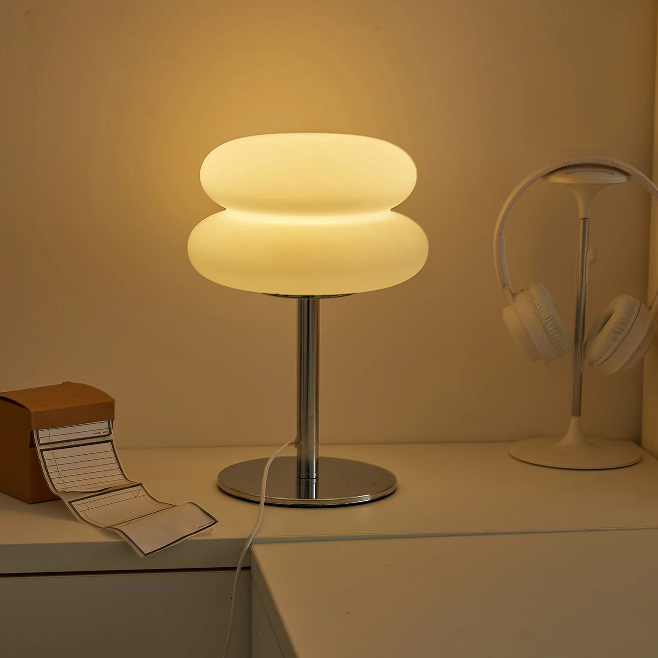 Lamp bedside table plastic lampshade LED lamps mushroom table lamp USB Plug 9-level brightness dimming ambient light