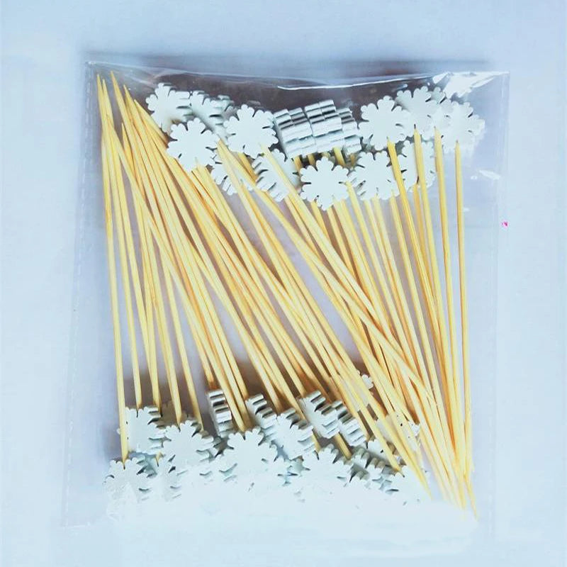 50/100pcs Christmas Fruit Sticks Disposable Bamboo Sticks Snowflake Christmas Tree Elk Santa Claus Snowman Sticks Xmas Ornaments